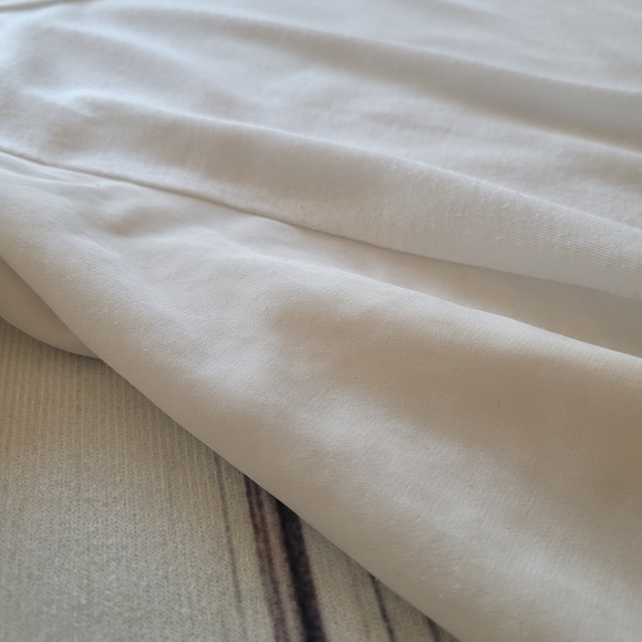 ★SOLD★Flowy White Long T-shirt - Picture 12 of 15